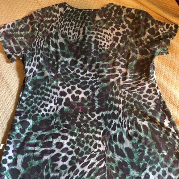 HEALING HANDS ANIMAL PRINT SCRUB TOP - Picture 5 of 7